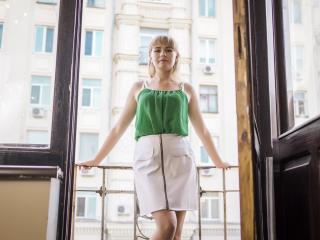 VictoriaCake - Chat xXx with this European 18+ teen woman 