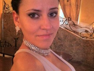 Larianna - Chat xXx with this standard breat size Young and sexy lady 