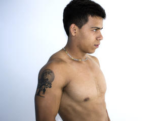 MaikolBluee - Chat excitant avec ce Gay latino sur Xlove Gay 