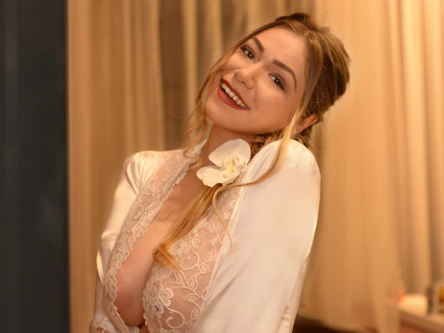 Lygia - Show live sex with a blond Girl 