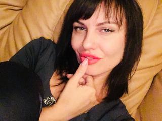 WavyCristal - Webcam live hot with a Horny lady with regular melons 