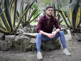 AustinGregor - Chat live excitant avec un Gay latino  