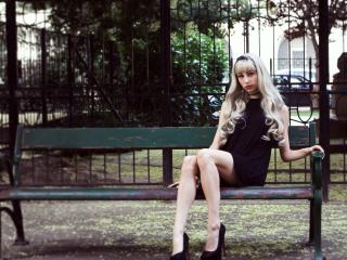 LunaCorta - chat online sexy with a average body Girl 
