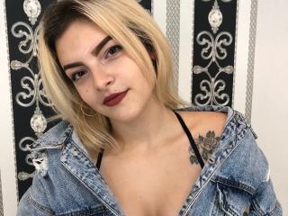 HollyDollyG - Cam nude with a European Hot chicks 