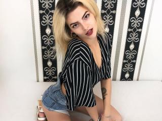 HollyDollyG - Live cam hard with this White 18+ teen woman 