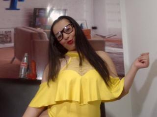 Appetizingass - Show sex with a brunet Attractive woman 