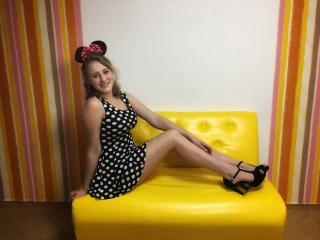 DallasRayin - Video chat hot with this gaunt College hotties 
