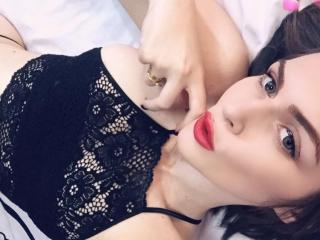 Iohana - Webcam live x with a shaved pussy Young and sexy lady 