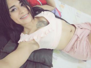 CristalHugeTS - Live cam xXx avec cette Trans rasée sur la plateforme Xlove 