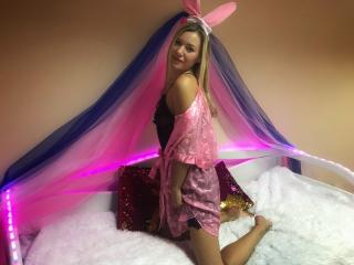 ZazaCool - Webcam live hard with this golden hair Hot chicks 