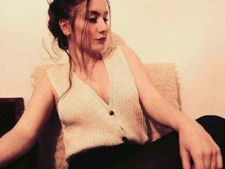 TheresaPaulinne - Live chat exciting with a fair hair Young lady 