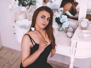 KatieCat - online show hard with this athletic body Girl 
