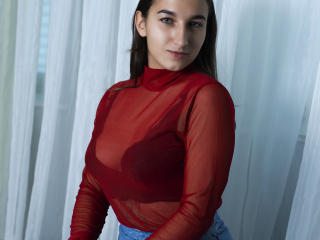 RoxyBloom - online show hard with this shaved pussy Young and sexy lady 