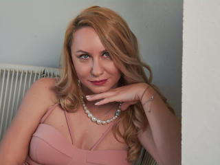 MyleinaMery - Video chat hard with a platinum hair Gorgeous lady 
