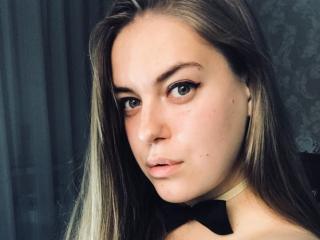 MyFavDream - Live cam porn with this Girl with average boobs 