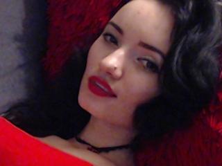 MissVanesa - Webcam hot with a black hair Hot babe 