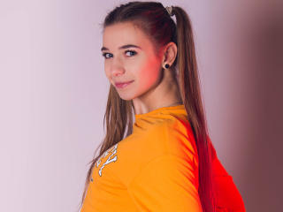 LucyBestCandy - Show live x with a shaved private part Girl 