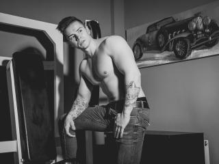 FelixWeston - chat online xXx with this shaved private part Horny gay lads 