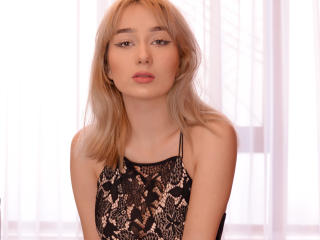 LynaRayna - chat online hard with this regular chest size Sexy girl 