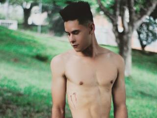 DerrickBigX - Web cam hot with this charcoal hair Men sexually attracted to the same sex 