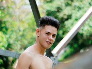 DerrickBigX - Chat hot with a shaved intimate parts Gays 