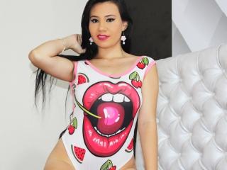 KathiaFox - Webcam sex with a muscular physique Young and sexy lady 