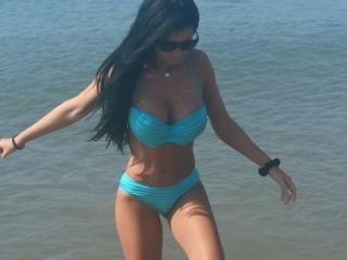 HotLaura - chat online sexy with this latin american Young and sexy lady 