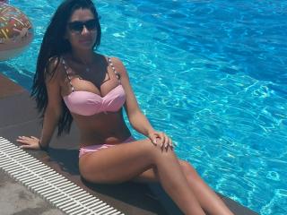 HotLaura - Video chat exciting with this black hair 18+ teen woman 