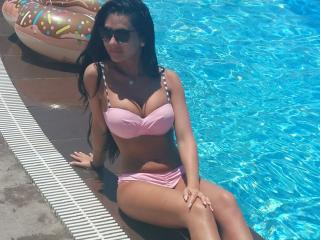 HotLaura - Chat cam xXx with this thin constitution Young lady 