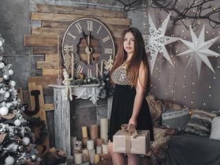 AlinaSunny - online show hot with a well rounded Girl 