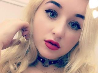 LottieL - Web cam nude with a shaved pussy Nude young lady 