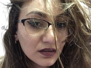 BeauSourireElla - Webcam live x with a White Young lady 