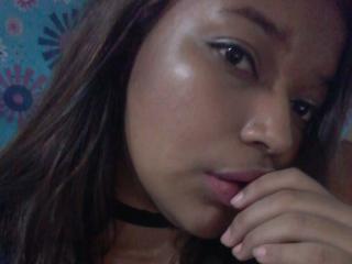 Kristelly - Chat live hot with a latin 18+ teen woman 