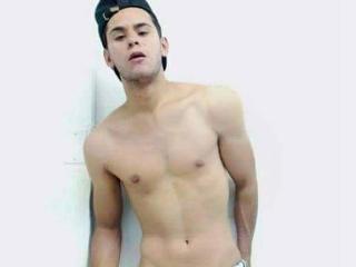 DerrickBigX - Show porn with this brunet Gays 