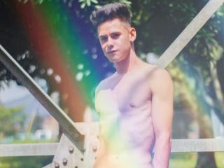 DerrickBigX - Chat live sexy with a latin Horny gay lads 