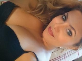 BiancaFit - Webcam live sexy with a trimmed genital area Sexy mother 