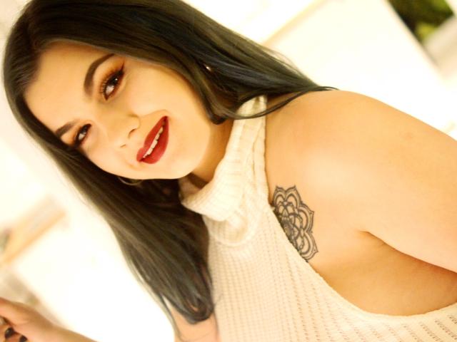 OneRACHEL - online show nude with this White 18+ teen woman 