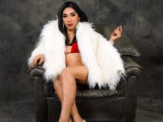 TsGoldenNicole - Live chat hot with a brunet Shemale 