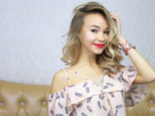 MissHellenH - Chat xXx avec cette Splendide jeune canon bien roulée avec des seins de rêve sur XLove.com 