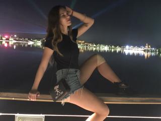 AvgustaG - Chat cam exciting with a brown hair Girl 