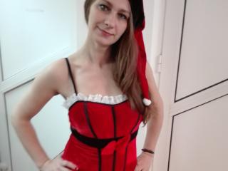 LorennaXHot - Web cam hard avec une Camgirl mature avec des seins tenant dans la main sur la plateforme Matures cam 