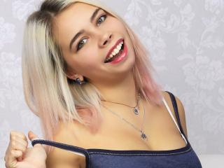 MiaMolliM - Webcam sexy with a shaved sexual organ 18+ teen woman 