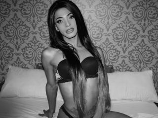 PrettyHannaTS - Cam sex with this charcoal hair Ladyboy 