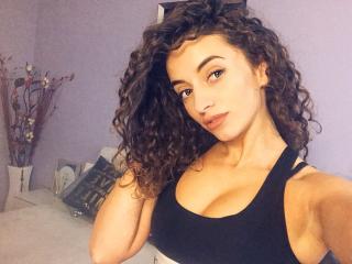 SuperbeLola - chat online sex with this being from Europe Hot chicks 