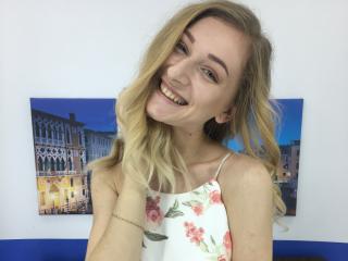 AdelaideZ - Live exciting with a White Young lady 