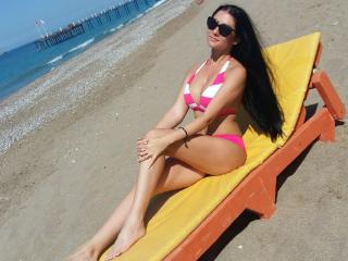 HotLaura - Chat live nude with this black hair Young and sexy lady 
