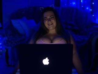 HeartsHunter - Web cam porn avec une Sensationnelle bombe sexy ayant des seins de rêve  