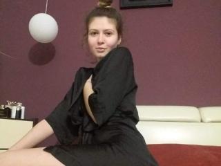 EllsaMegan - Live cam intime avec cette Incroyable jeune canon sexy blanche  