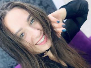 TottiFamous - Chat cam porno avec une Séduisante nana hot brune sur la plateforme Brunettes.cam 