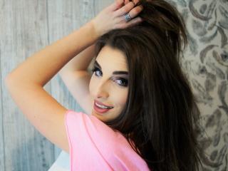 BerryLora - Web cam hard with this trimmed genital area Young lady 